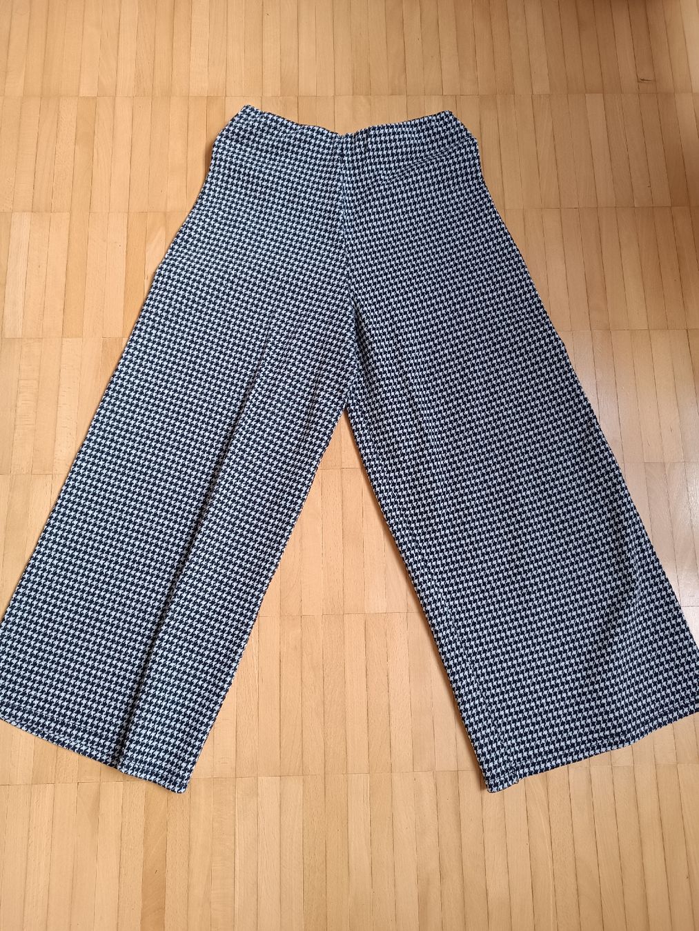 Lotti di vestiti: kleider-set 10-teilig – Usato da Basel venduto da mon_7m8h 9