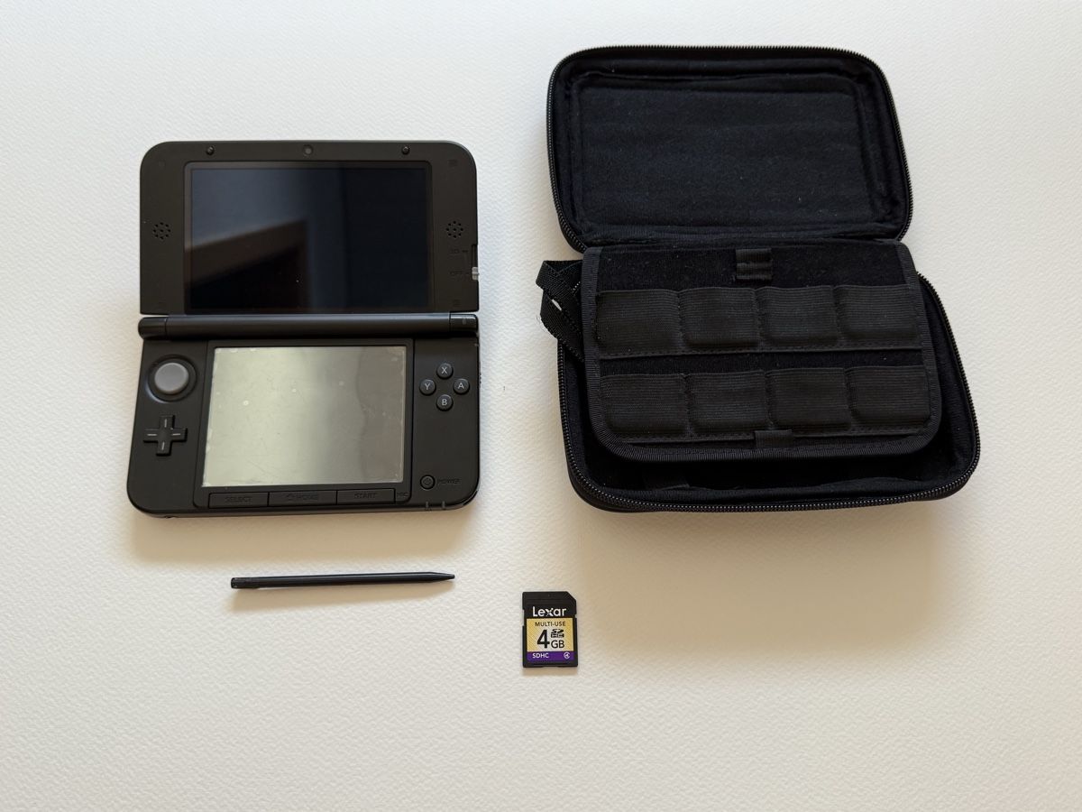 Nintendo Console: Console Nintendo 3DS noire avec stylet et housse – Usato da Neyruz FR venduto da Paw_ket-Steal 1