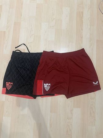 2 Neue Ungebrauchte Fc Sevillia Shorts zu verkaufen