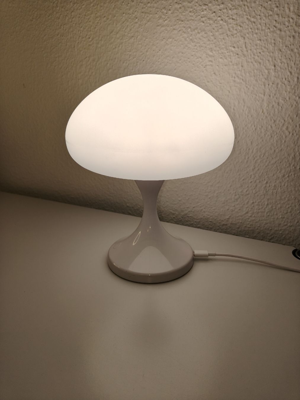 Lampade: Retro Tischlampe in Weiss – Usato da Brig venduto da pra_b5r9 1