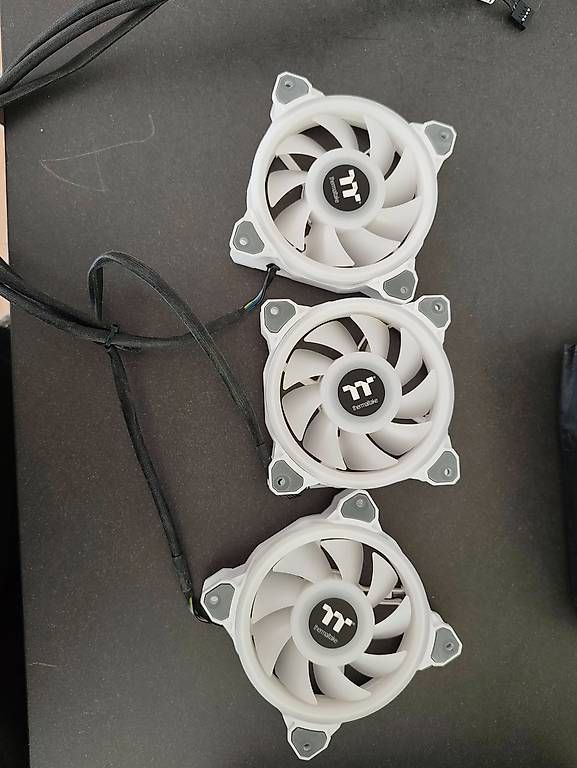 PC: Diverse PC Komponenten mit RGB und Wasserkühlung – Usato da Glarus venduto da Hadowa 1