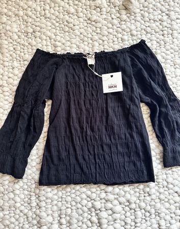 OFF-SHOULDER BLUSE SCHWARZ – NEU