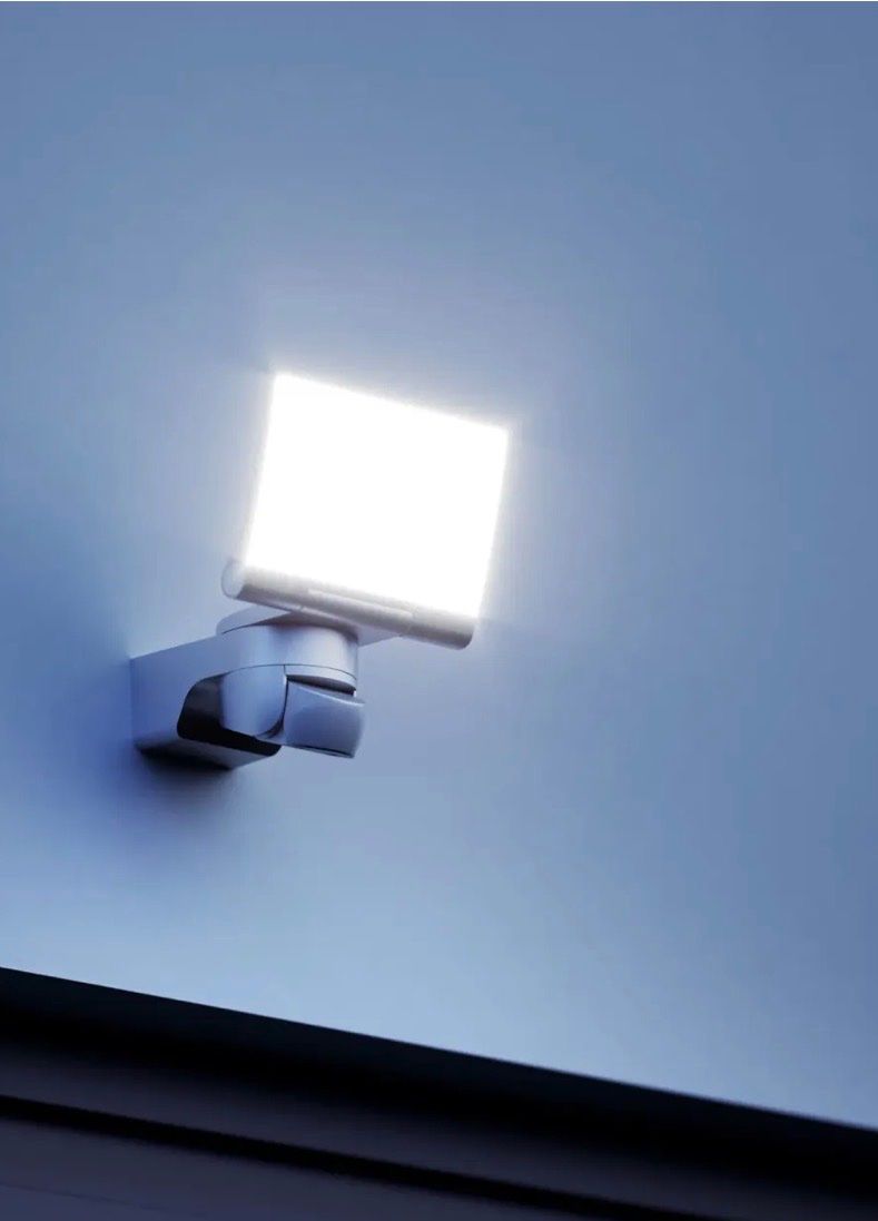 Steinel Lampes: Steinel XLED Home 2 Sensor-Strahler bietet eine Helligkeit – Neuf avec emballage d'origine à Amriswil par JaJa-Express 2