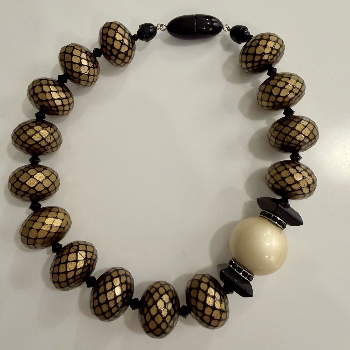 Catenine: Collana in resina Angela Caputi – Usato da Andermatt venduto da DCC_70