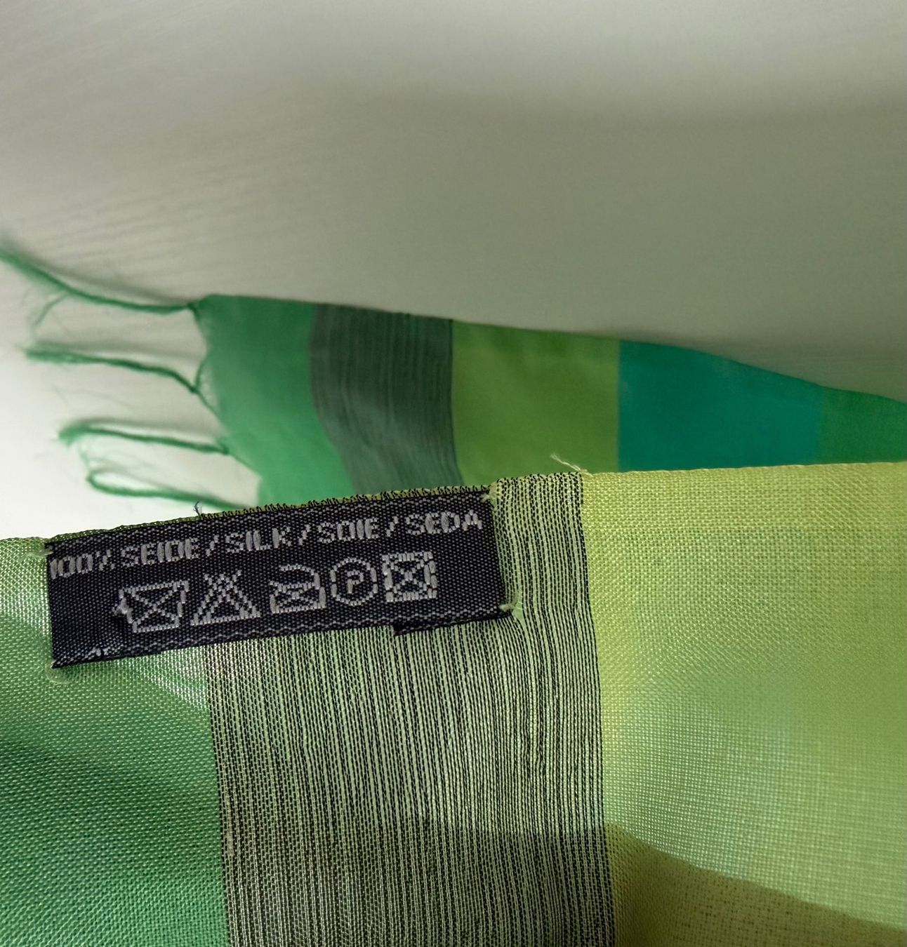 Foulard & Sciarpe: Seide Schal – Usato da Unterägeri venduto da Jutka_04 1