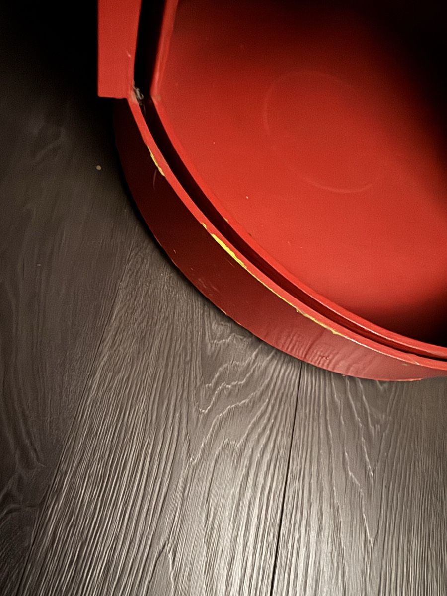 Armadi: Roter Design-Rundschrank aus Karton – Usato da Erlinsbach venduto da Tamaratamara 3