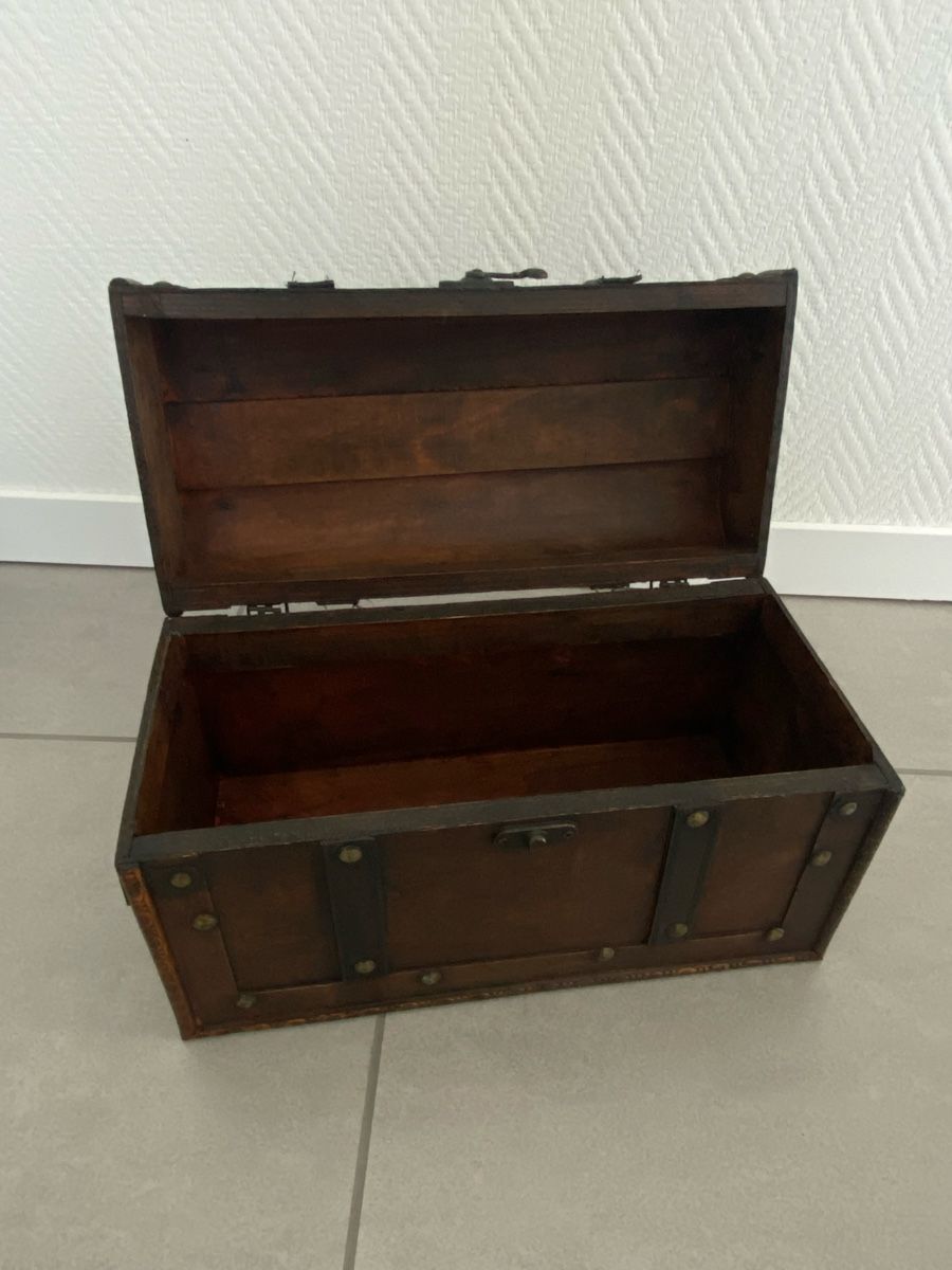 Casse di trasporto: Schatzkiste aus Holz – Usato da Winterthur venduto da belli14 2