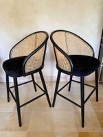 Edles Barhocker 2-er Set mit Samtsitz und Rattangeflecht