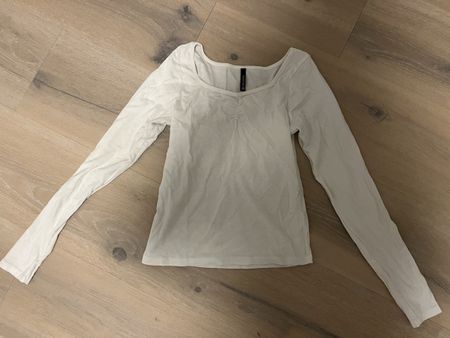 Langarmshirt mit gerafftem Ausschnitt weiss XS neu