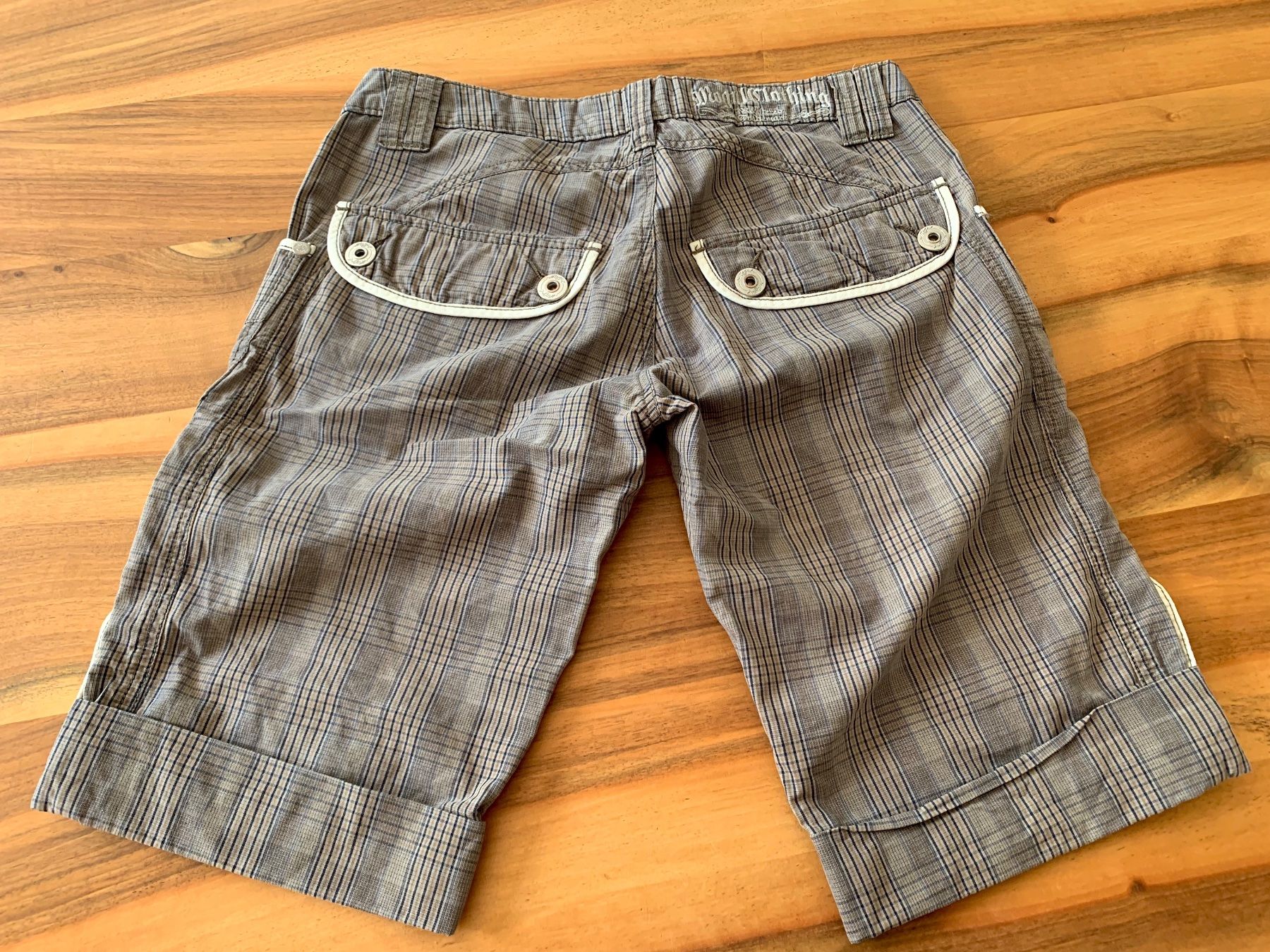 Hosen: MOGUL super schöne Shorts / Bermudas Gr. 28 – Gebraucht aus Meiringen von Stuffandmore 1