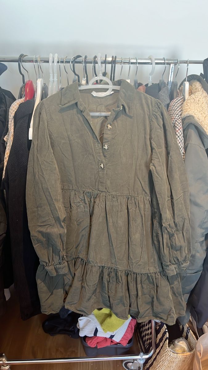 Zara Vestiti: Damen Kleid Khaki Grösse M – Usato da Ostermundigen venduto da Laariinaa