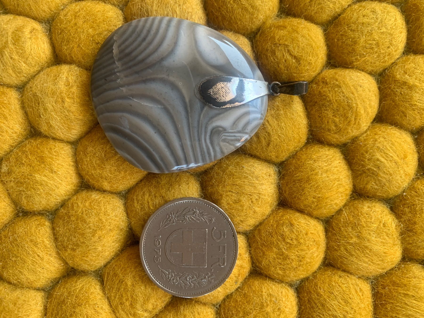 Anhänger: Pendentif gris en forme goutte, silex rayé de Pologne. Rare. – Gebraucht aus Villars-sur-Glâne von Magdaka 2