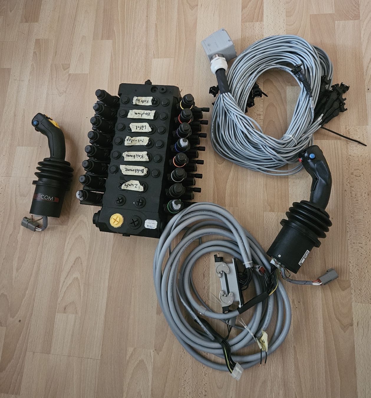 Tutti i ricambio: Wegeventil 8 sektionen Hydrocontrol EX38 komplettset – Nuovo (secondo la descrizione) da Blumenstein venduto da Jon_k5xl