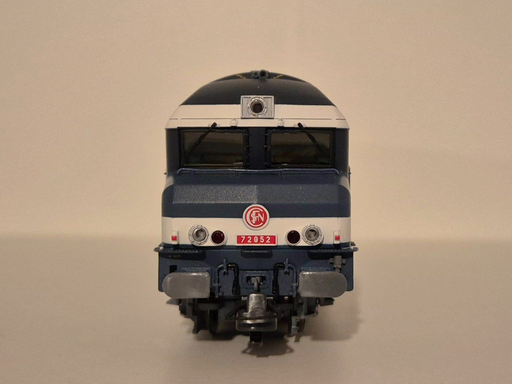Roco Modelleisenbahnen: Roco SNCF CC72052 DCC Sound – Neu und originalverpackt aus Wittenwil von ced_q8j7 2