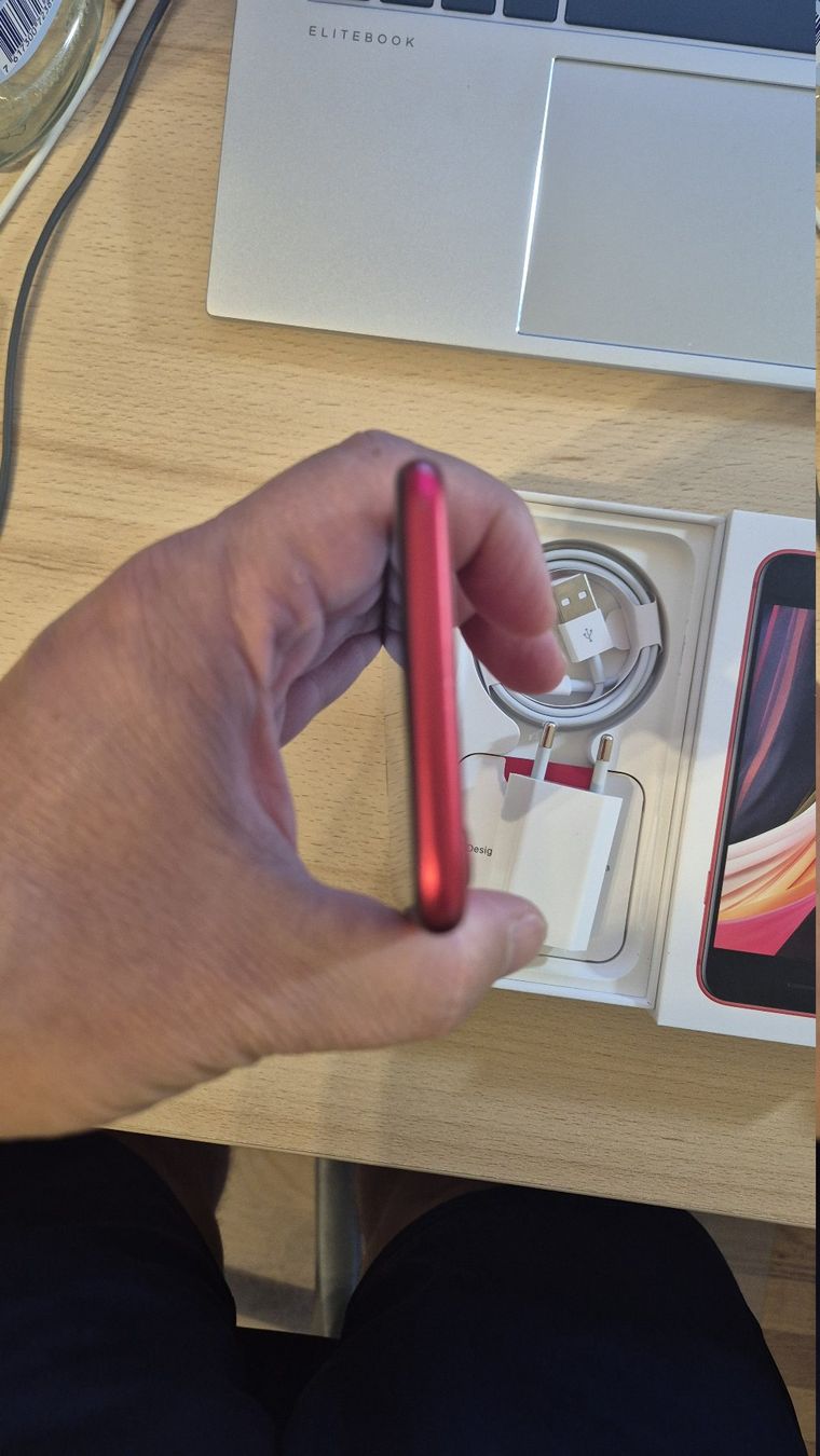 Apple Telefoni cellulari / Smartphones: iPhone SE 2020 64GB Red 3031 – Usato da Münchenbuchsee venduto da MV_Solutions 5