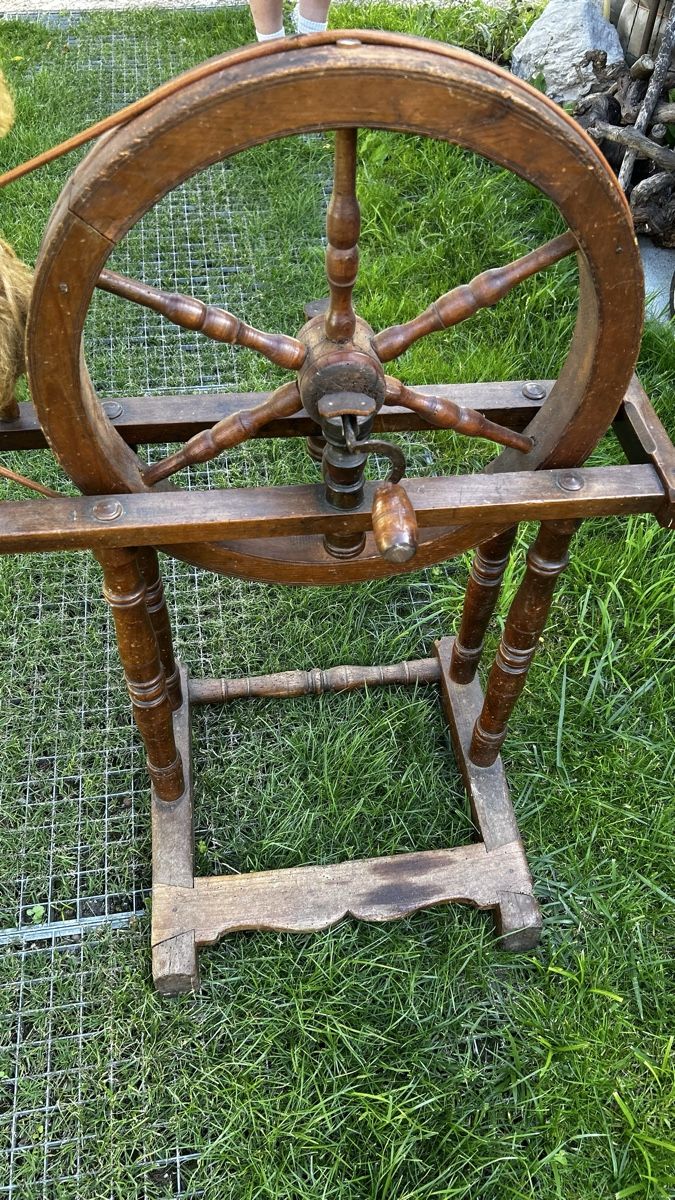 Ruote per filare: Antikes Spinnrad aus Holz – Usato da Oberurnen venduto da red_5myh 2