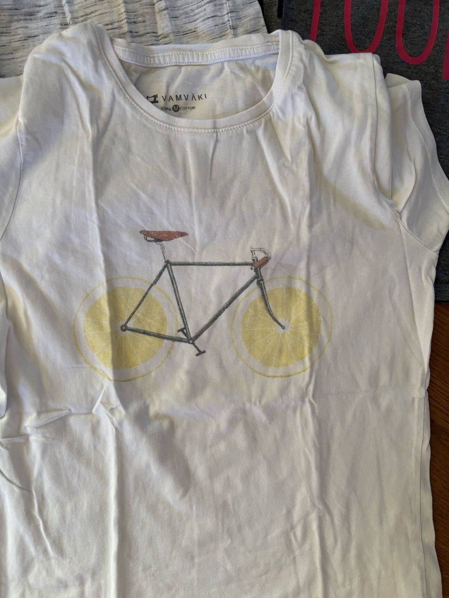 Kleiderpakete & -sets: T-Shirt-Paket, Snoopy, Panda etc. – Gebraucht aus Würenlos von Ashley24 2