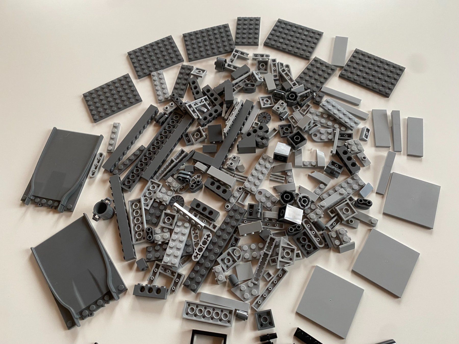 Lego Giocattoli: LEGO - DIVERSE - SCHWARZE - GRAUE - STEINE - PLATTEN – Usato da Gelterkinden venduto da ajdt4 2