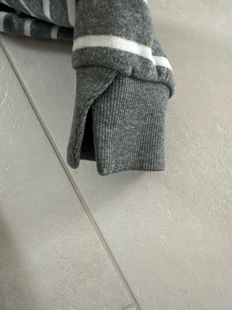 Esprit Pullover & Sweatshirts: Esprit Pulli mit Rüschen, Gr. S, Grau-Weiss, Neuwertig – Gebraucht aus Zug von Hehe 3