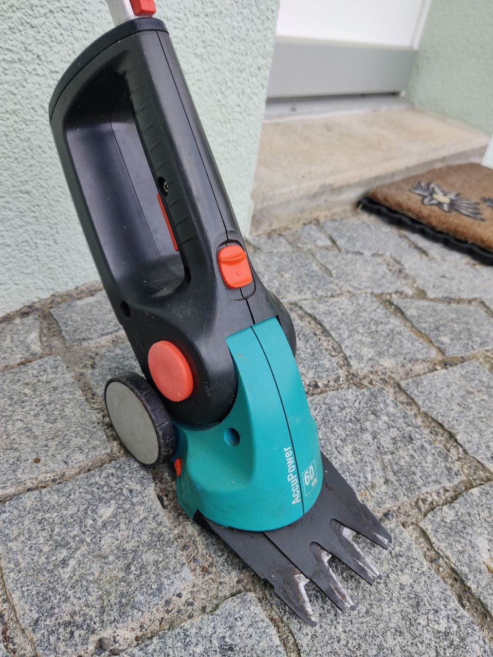 Gardena Alle Werkzeuge: Gardena Rasenkantenschneider mit Akku – Gebraucht aus Honau von cla_gcs6 1