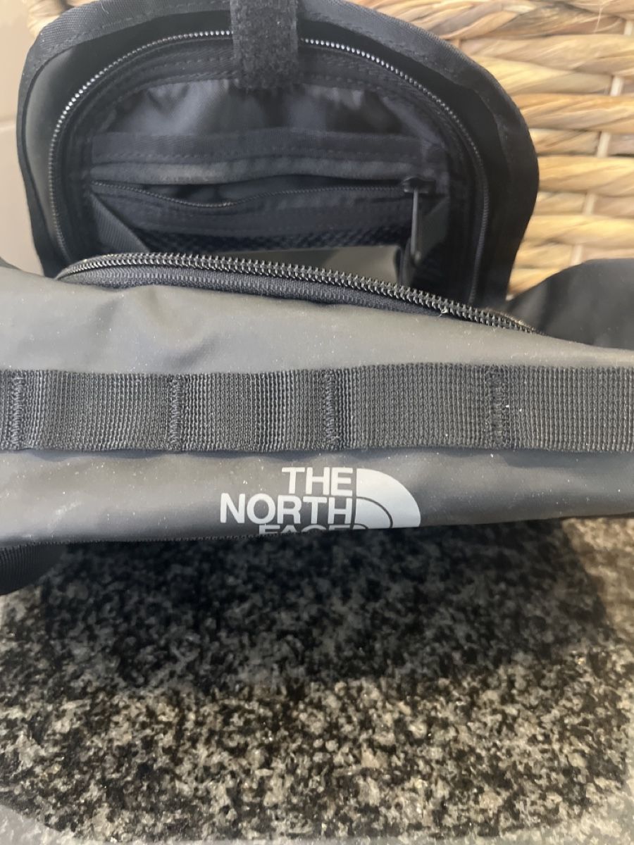 North Face Custodie per cosmetici: Kulturbeutel North Face schwarz – Nuovo (secondo la descrizione) da Zollikerberg venduto da hei_cmm5 1