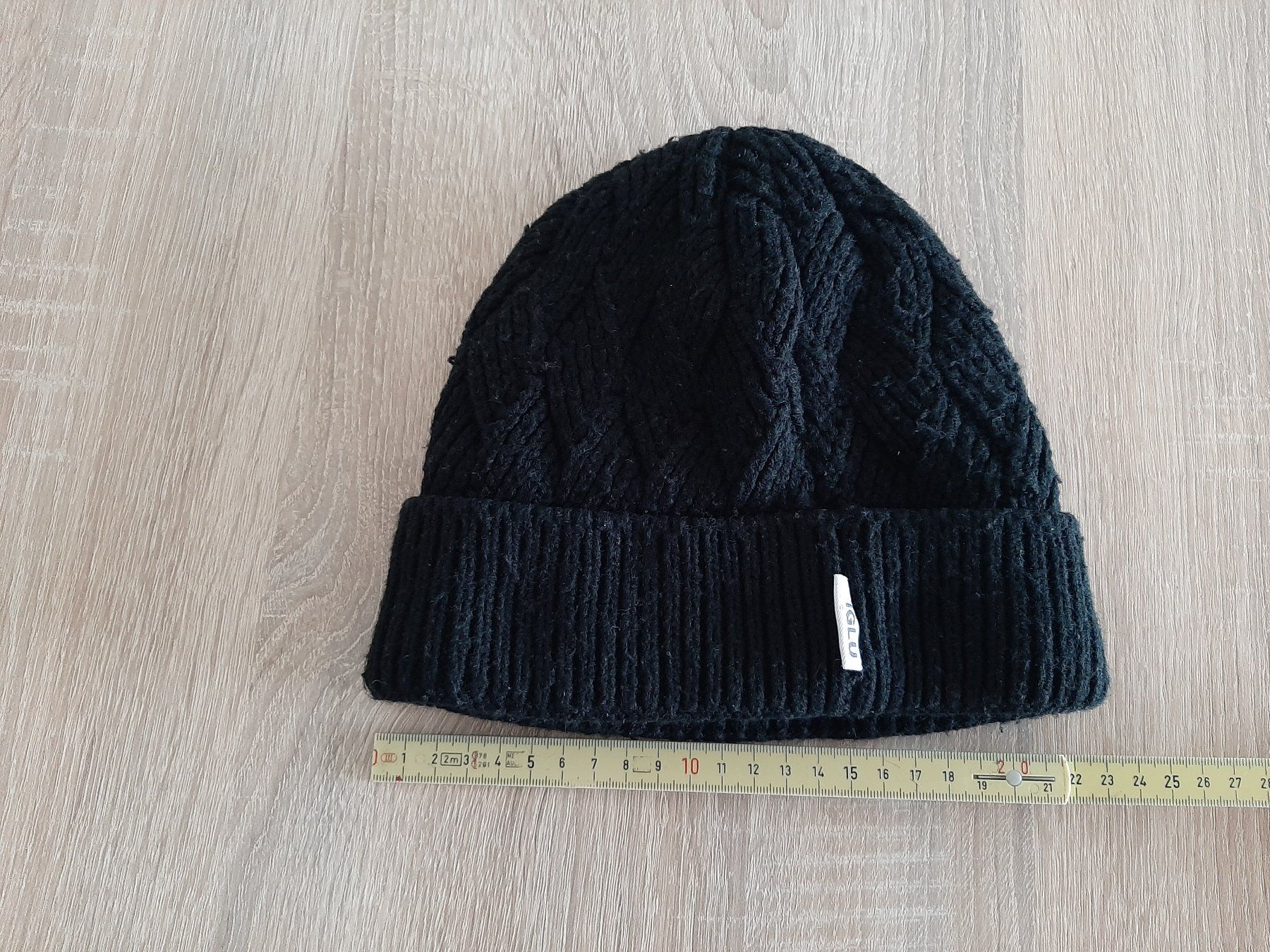 Chapeaux, bonnets & casquettes: Strickmütze Iglu schwarz, mit Innenfutter – D'occasion à Menziken par Rien1