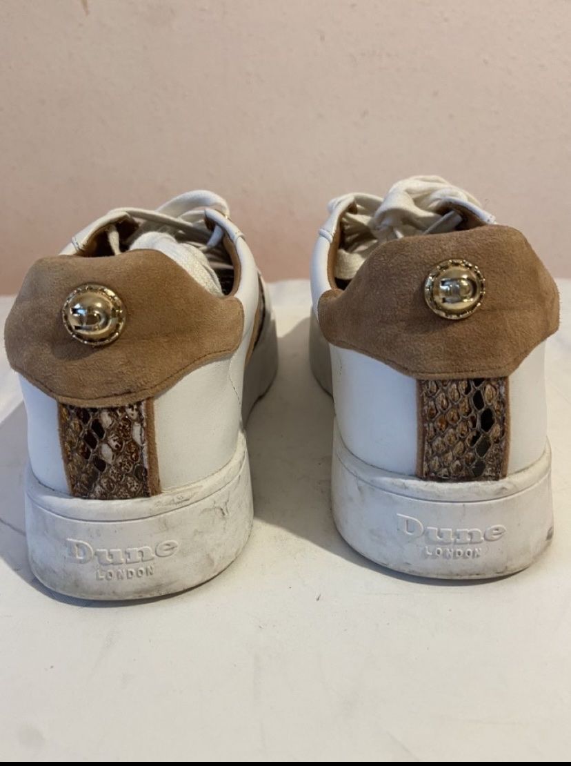 Scarpe da donna: Baskets Dunes blanches et beiges / crocodiles – Usato da Chêne-Bougeries venduto da sor_9rzp 5