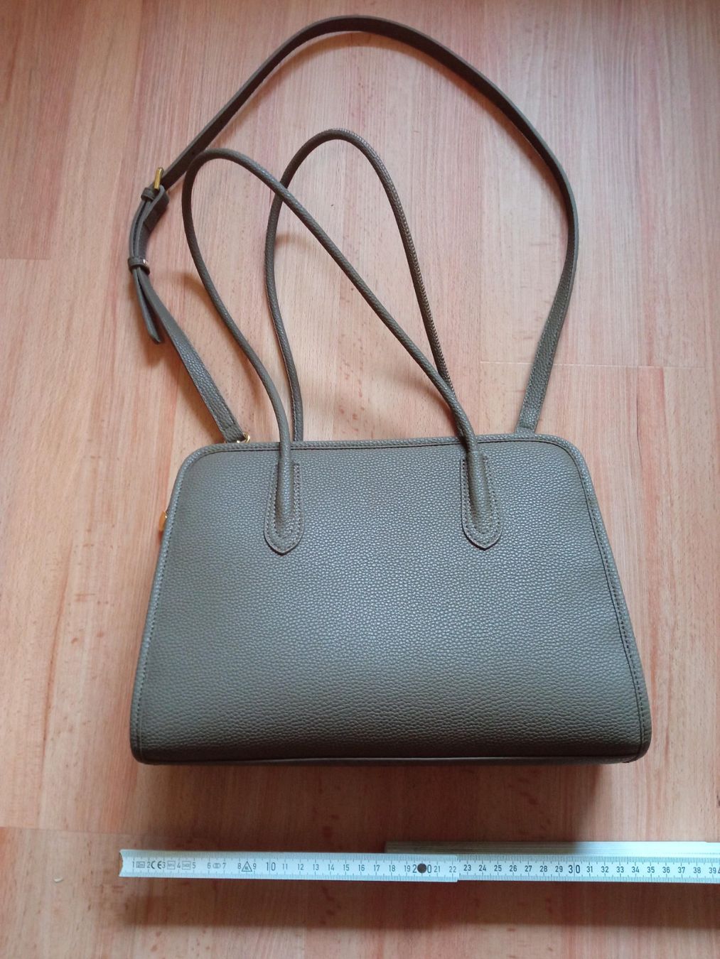 Taschen für Damen: Schicke Damen Handtasche neuwertig – Neu (gemäss Beschreibung) aus Bülach von uba_p272