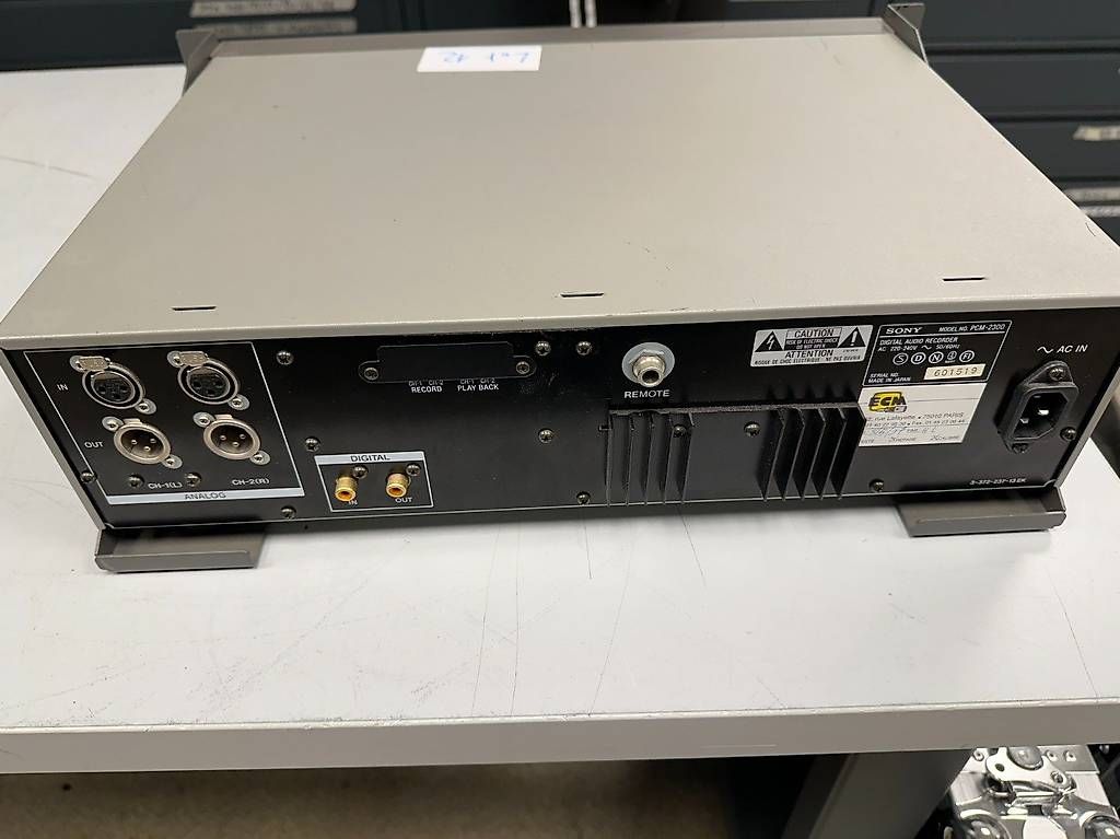 Sony Aufnahmegeräte: Enregistreur DAT Professionnel Sony PCM-2300 – Gebraucht aus Genève von nuage_gris 1