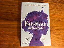 Connie Glynn: Prinzessin undercover, Geheimnisse