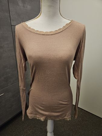 Langarmshirt mit Spitze Grösse M guter Zustand