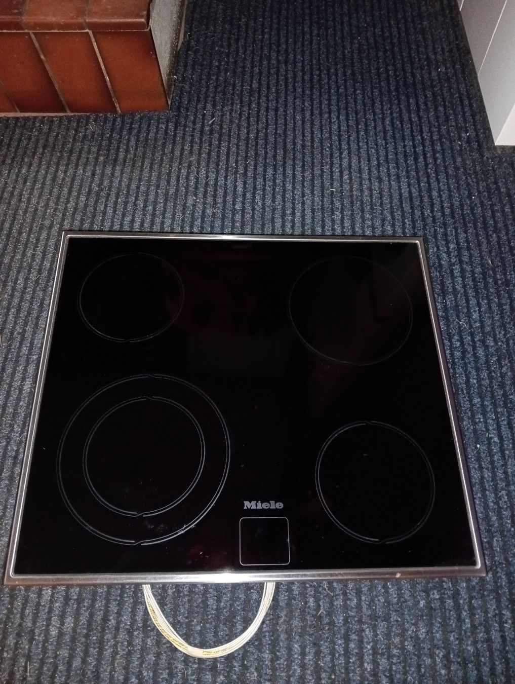 Cucine: Miele plaque vitrocéramique KM 219 400volt – Usato da La Chaux-de-Fonds venduto da miami-vice1985