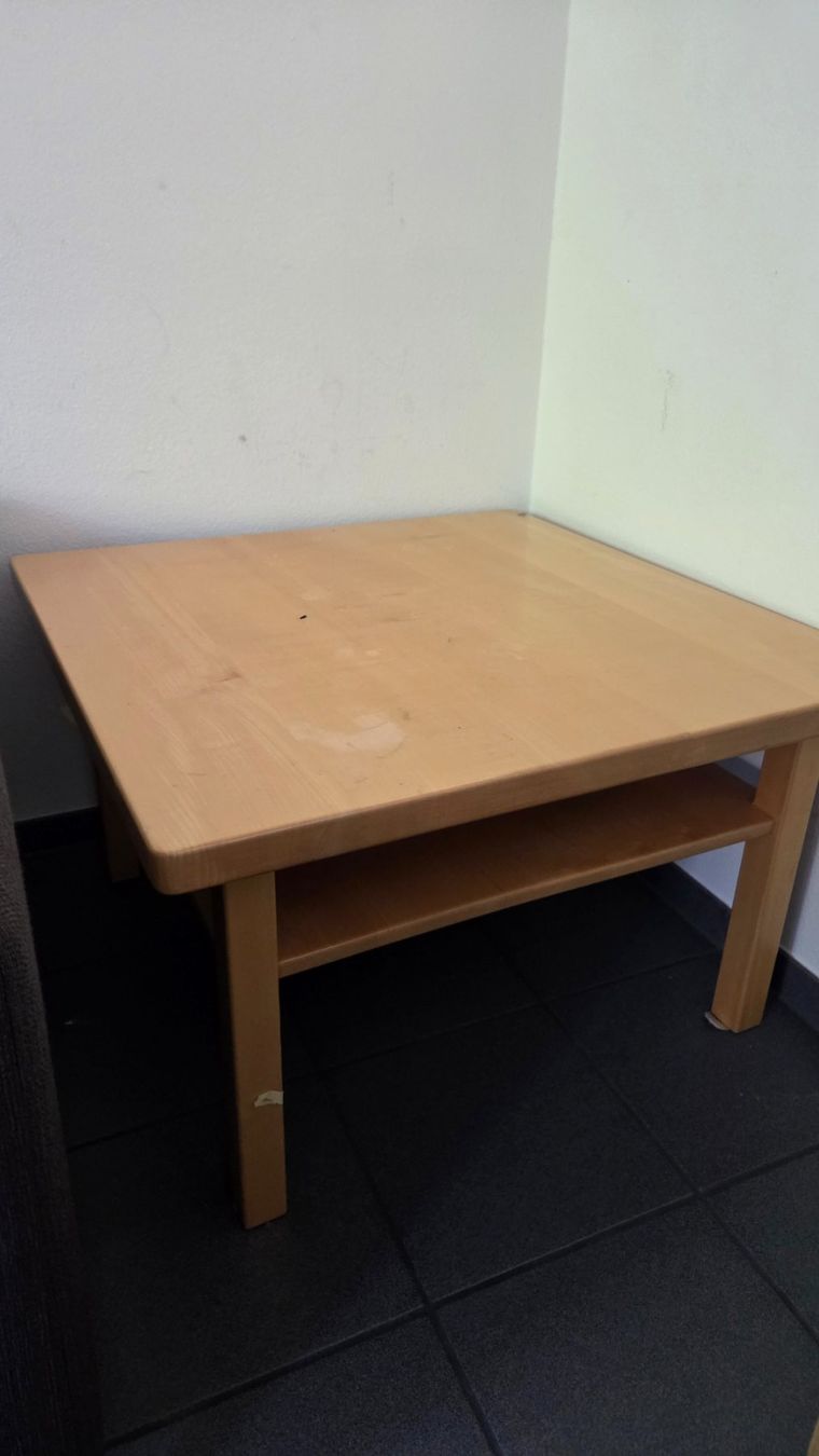Tavoli: Massivholz Couchtisch helles Holz – Usato da Solothurn venduto da KatharinaKS