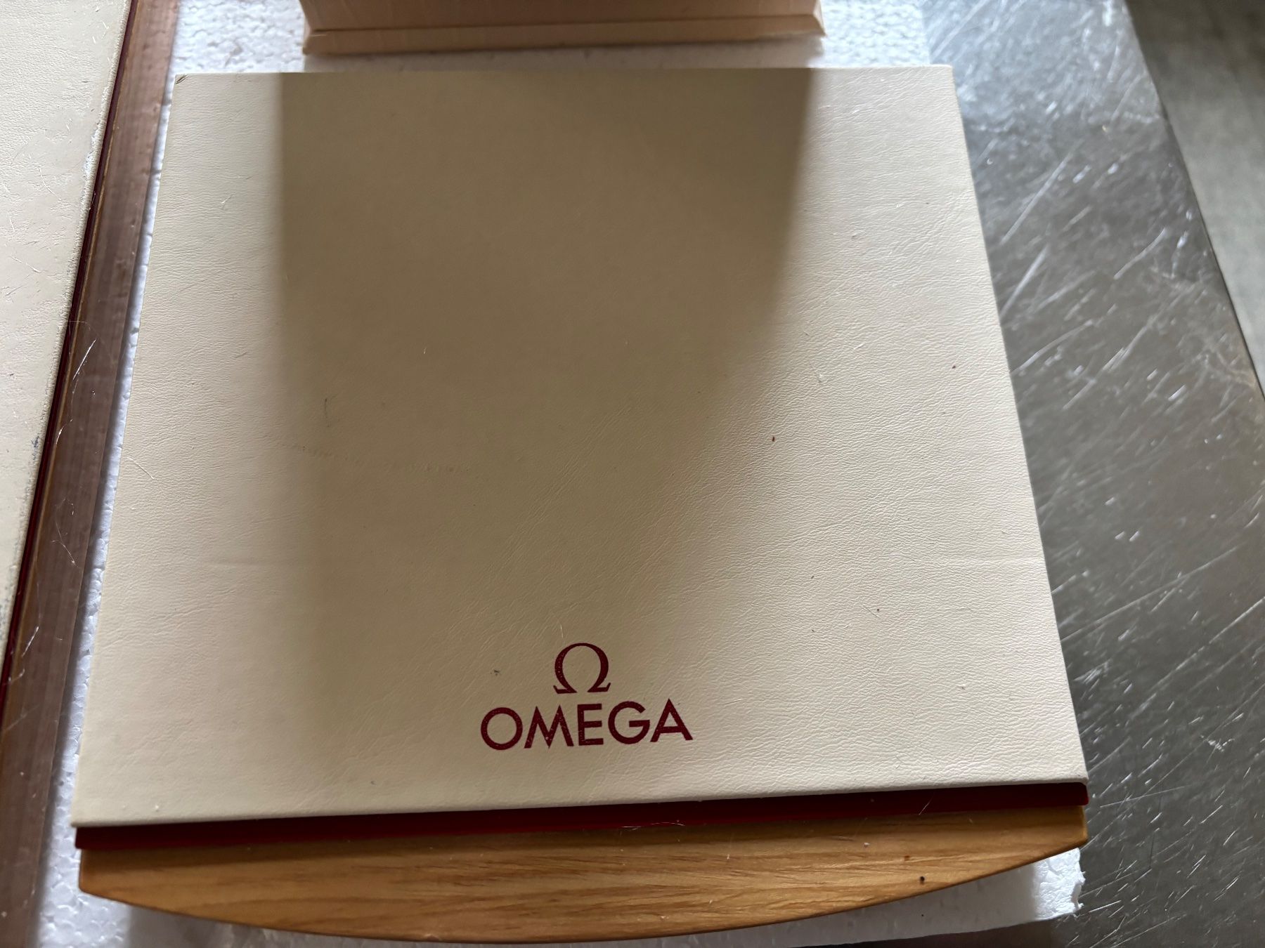 Omega Orologi: Stand Display für Uhr oder Schmuck 1 Omega Box – Usato da Wilderswil venduto da Feldbach 4