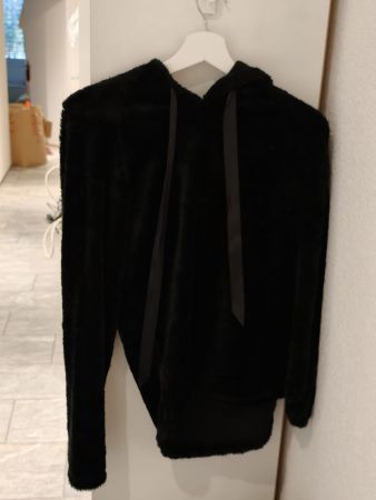 Kapuzenpullover schwarz flauschig Material gebraucht