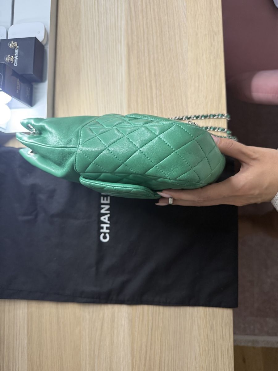 Chanel Zaini: Chanel Rucksack Lammleder – Usato da Bern venduto da tar_6rxl 1