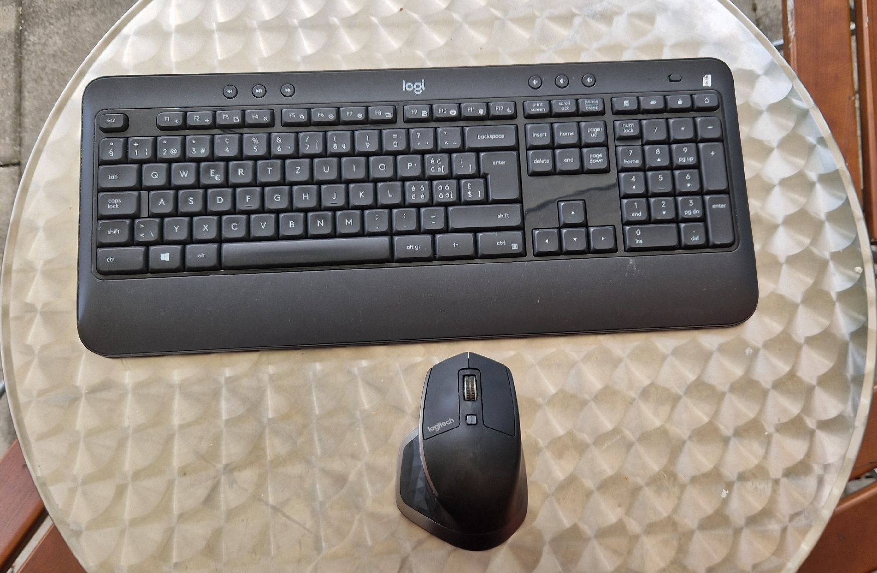 Logitech Tastiere: Logitech Wireless Keyboard and Mouse MX Master 2 Combo – Usato da Zürich venduto da Serz