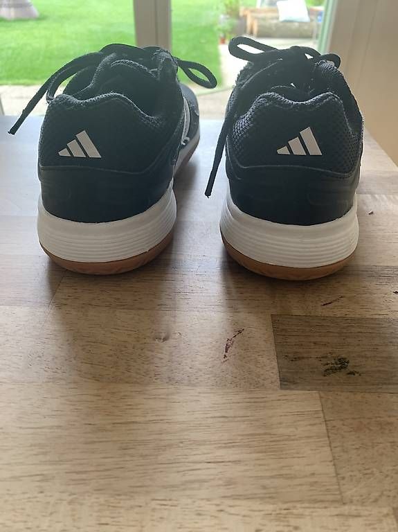 Adidas Scarpe per ragazzi: Hallenturnschuhe adidas GR.34 – Usato da Amriswil venduto da Vierbeiner01 1