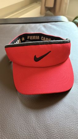 Nike Visor Kappe Rot Féria Caps gut erhalten