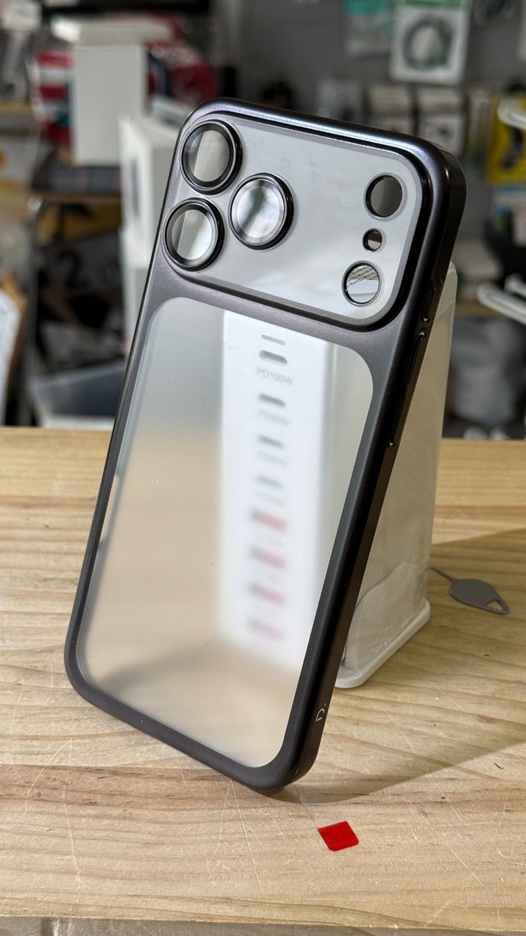 Cover & Protezioni schermo: iPhone 17 pro (max) - Coque avec protection camera – Nuovo e nell'imballaggio originale da Morges venduto da DigiAC 1