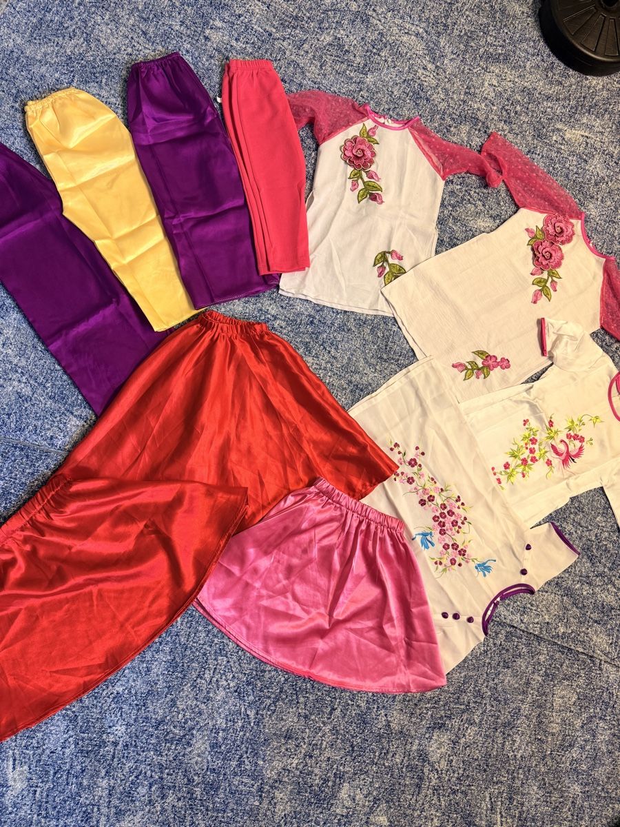 Lotti & Set di vestiti: Vietnamesisch Kleider – Usato da Amlikon-Bissegg venduto da Flowers_Blossom 1