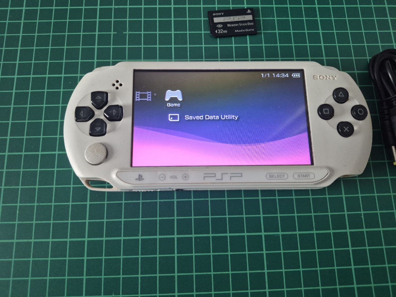 Sony Konsolen: Sony PSP Street Console White with Memory card & Cable – Gebraucht aus Meyrin von Retro-GZ 4