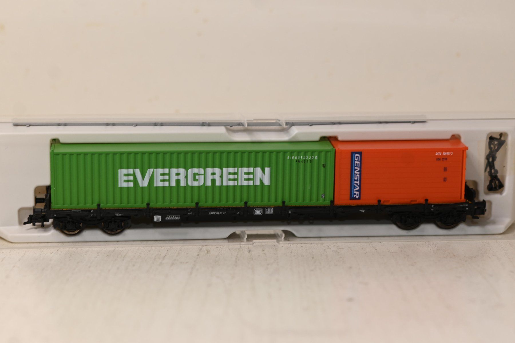 Fleischmann Modellini di ferrovie: Containerwagen  Evergreen Fleischmann HO/DC mit OVP – Usato da Laupen ZH venduto da Zmoewe 3