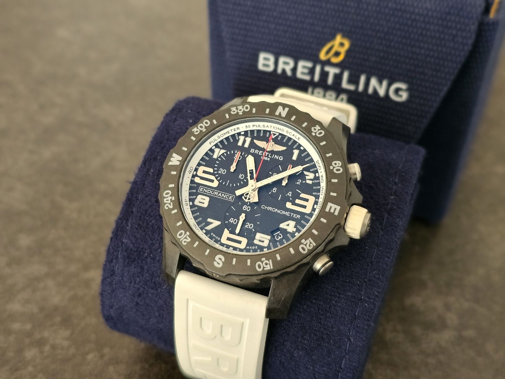 Breitling Montres: BREITLING Endurance Pro 44mm White - Full Set – D'occasion à Emmenbrücke par The.Vision 1