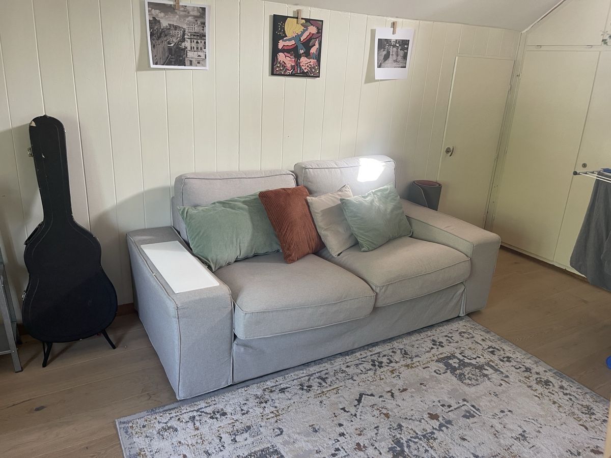 Divani: Gemütliches 2er Sofa in hellem Grau – Usato da Chur venduto da mitch_mitch