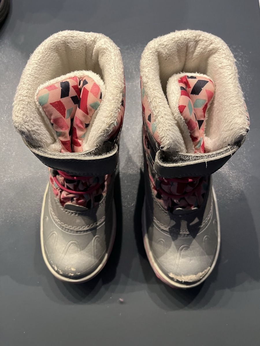 Chaussures filles: Mädchen Winterstiefel/-schuhe Gr. 28 – D'occasion à Kirchberg BE par qualle01 3