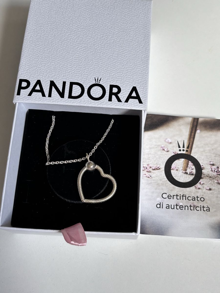 Pandora Colliers: Collier Pandora – Neuf avec emballage d'origine à La Chaux-de-Fonds par Titine.
