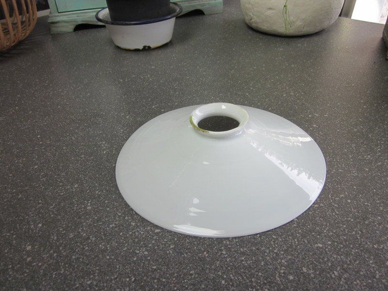 Paralumi: Alter Schlichter Lampenschirm aus Glas weiss – Usato da Bischofszell venduto da raika 1