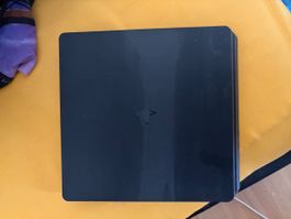 PS4 Slim mit Zubehör