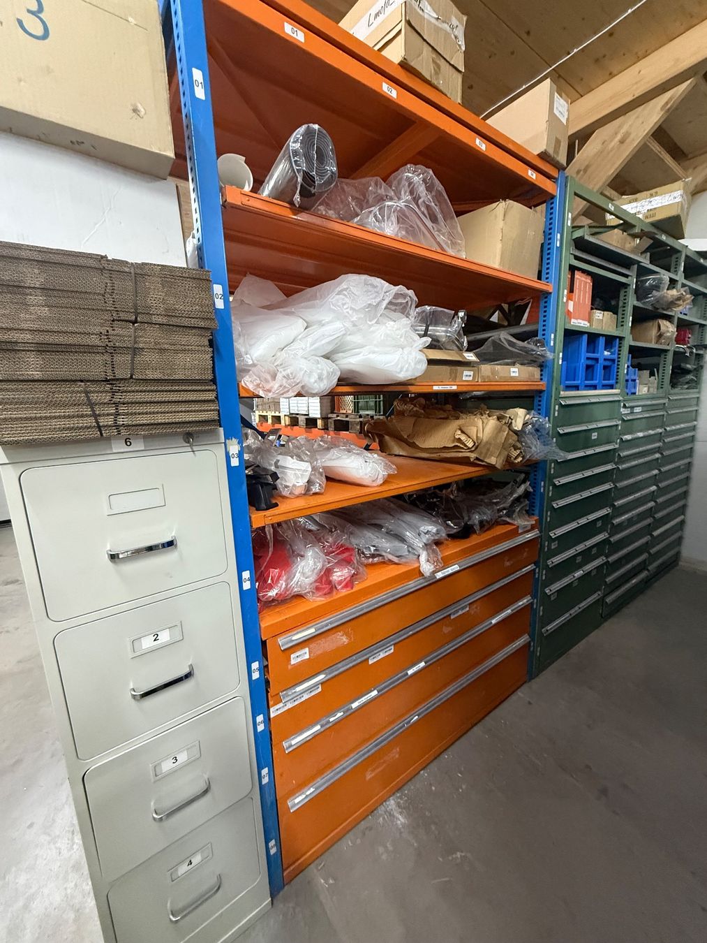 Regale: Regal orange/blau massiv – Gebraucht aus Hallau von mofaplus